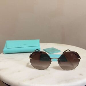 Tiffany & Co. TF3077 Sunglasses – Gold Frame / Brown Gradient Lenses